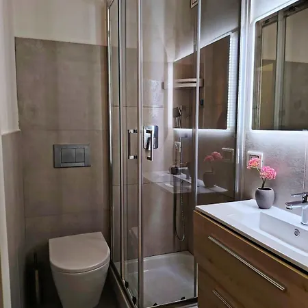 Petite Luxury -